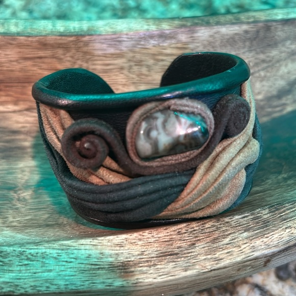 Bracelet, Elegant Multicolor Fabric/ Leather with stone Bracelet, ECU - Picture 6 of 7